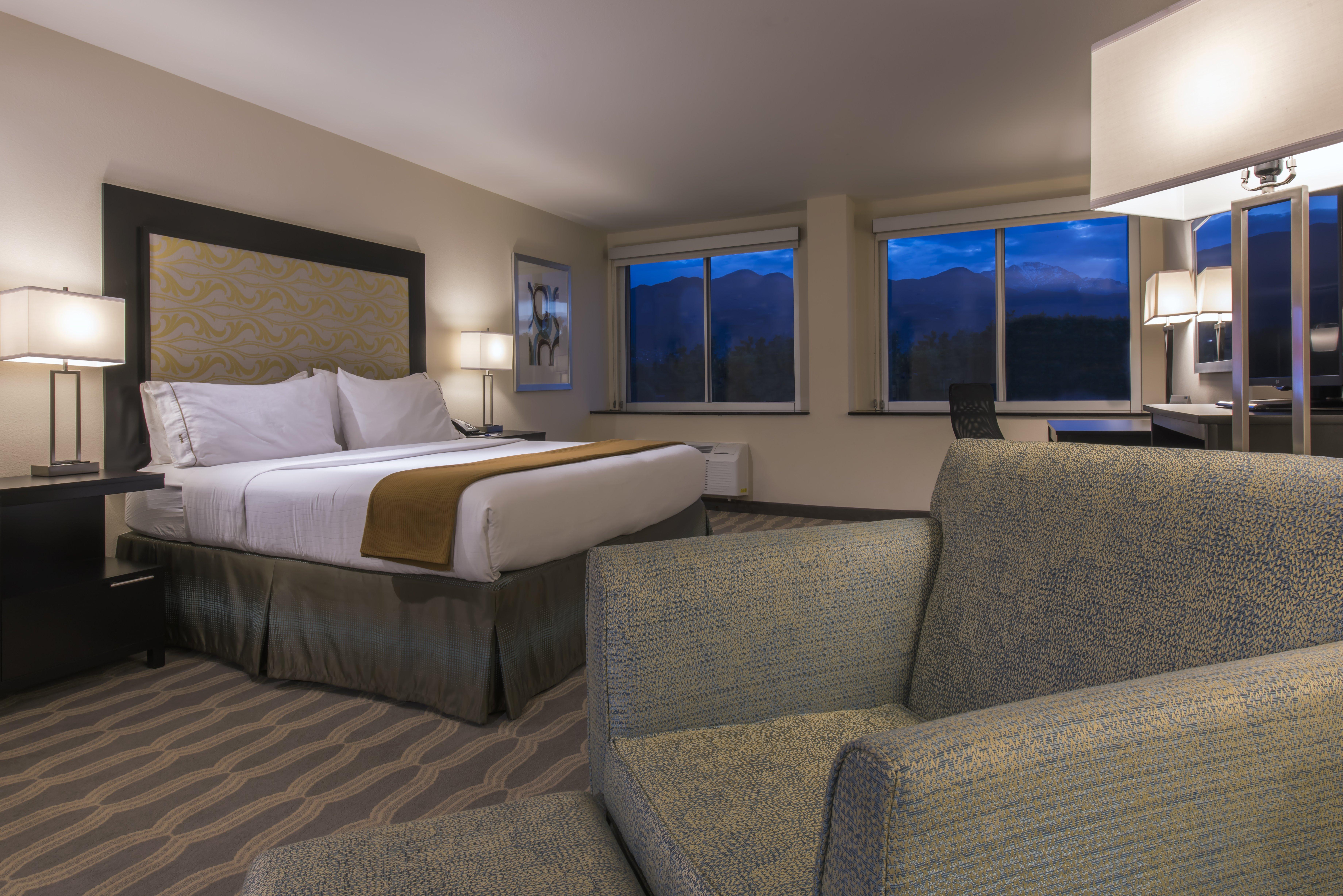 Holiday Inn Express & Suites Colorado Springs Central By Ihg מראה חיצוני תמונה