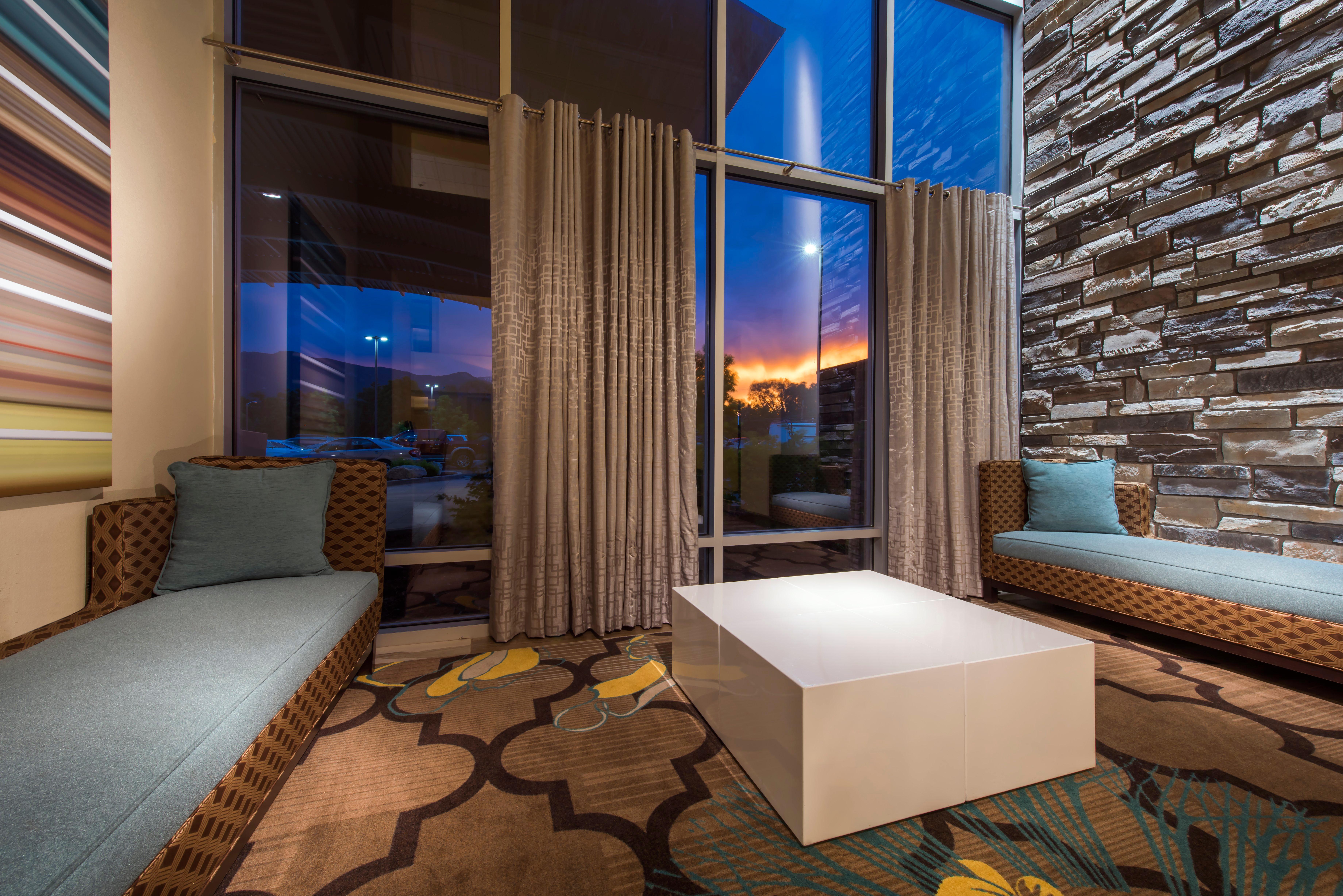 Holiday Inn Express & Suites Colorado Springs Central By Ihg מראה חיצוני תמונה