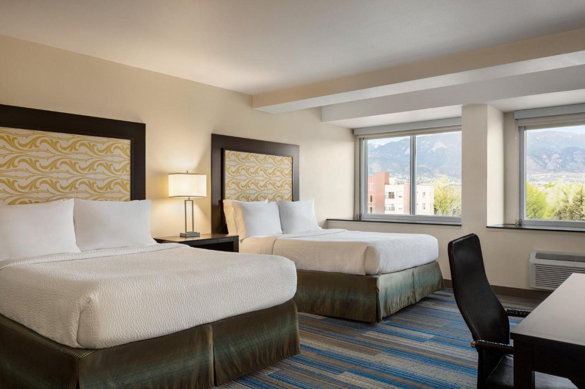 Holiday Inn Express & Suites Colorado Springs Central By Ihg מראה חיצוני תמונה