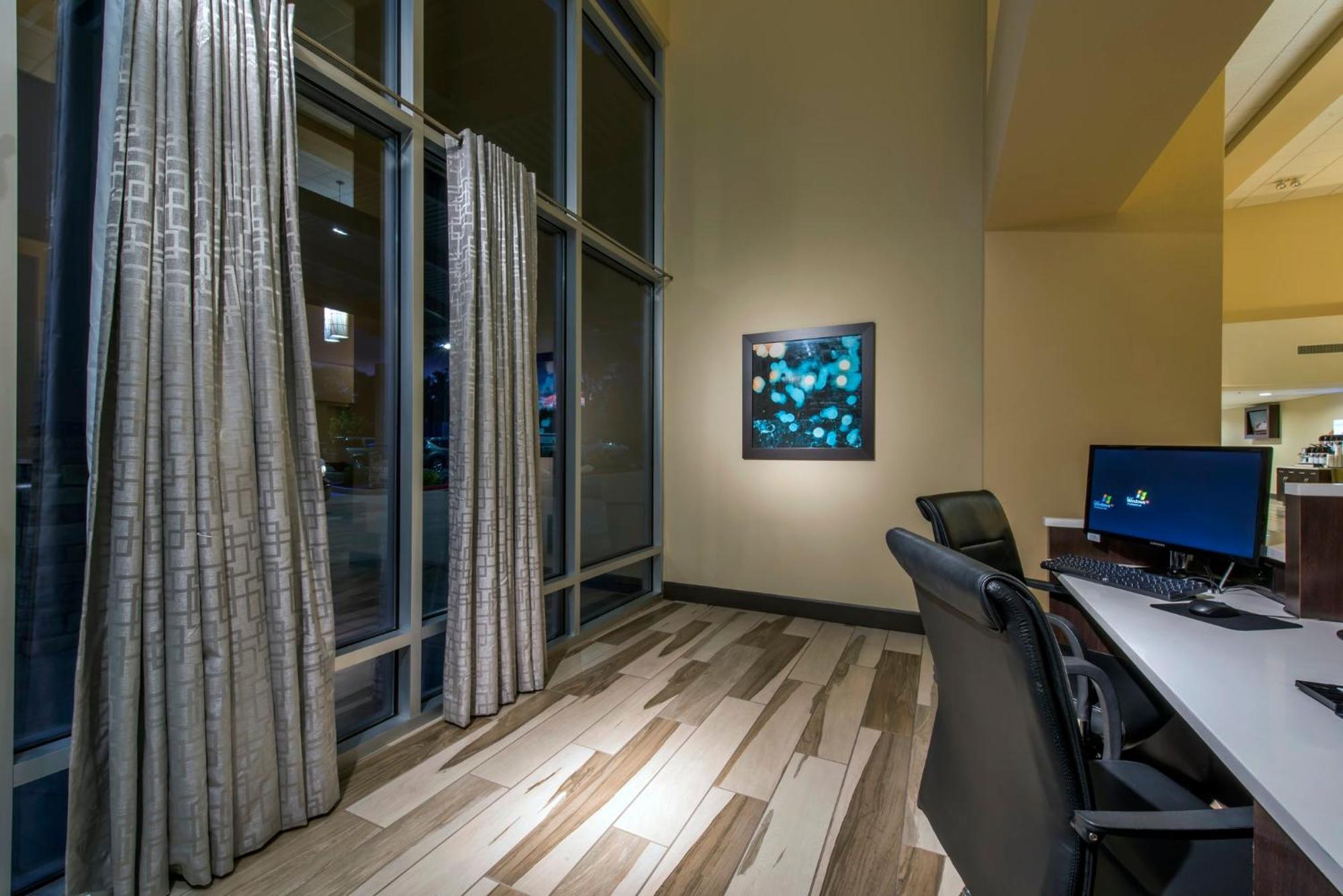 Holiday Inn Express & Suites Colorado Springs Central By Ihg מראה חיצוני תמונה